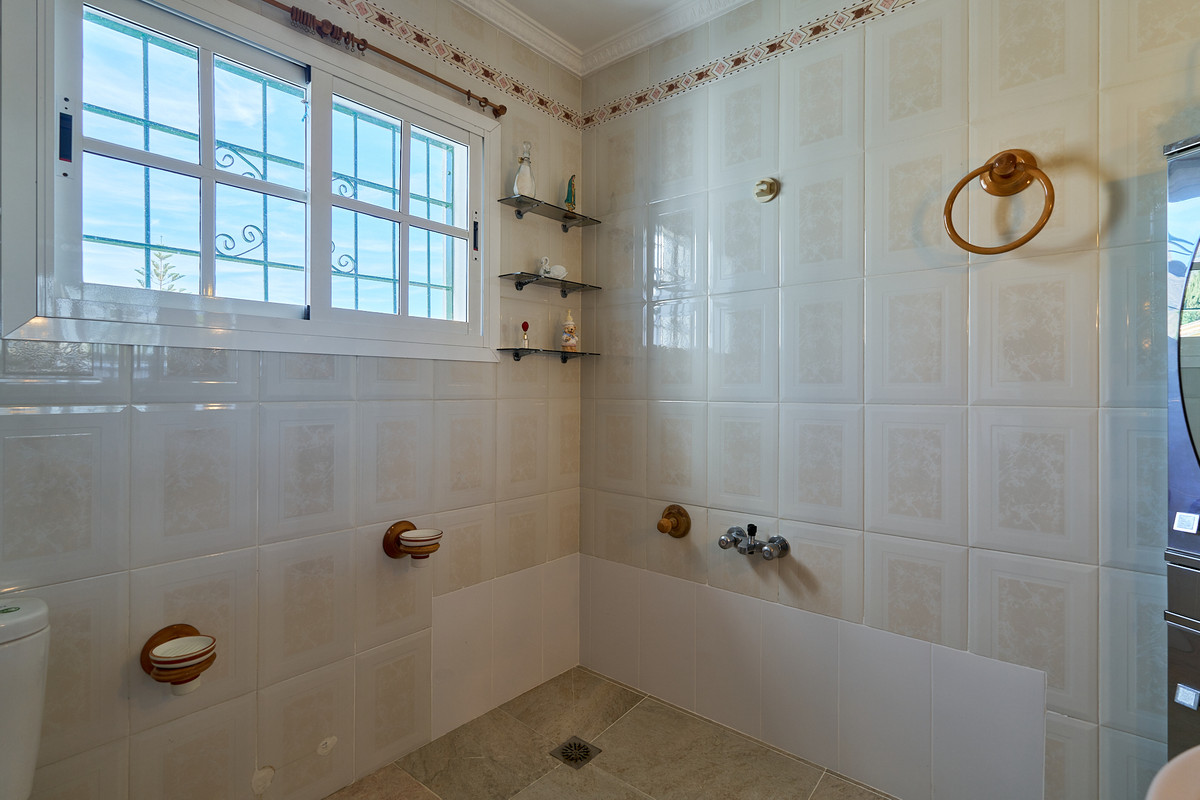 5 Bed Townhouse for sale in Benalmadena Costa Del Sol, Málaga, Spain