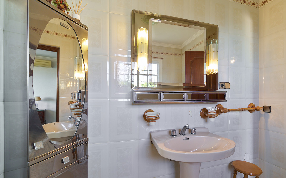 5 Bed Townhouse for sale in Benalmadena Costa Del Sol, Málaga, Spain