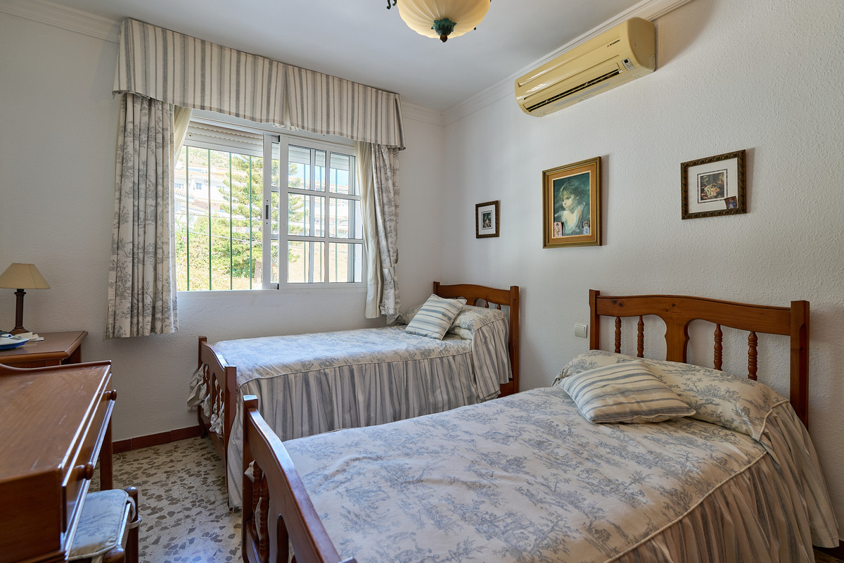 5 Bed Townhouse for sale in Benalmadena Costa Del Sol, Málaga, Spain