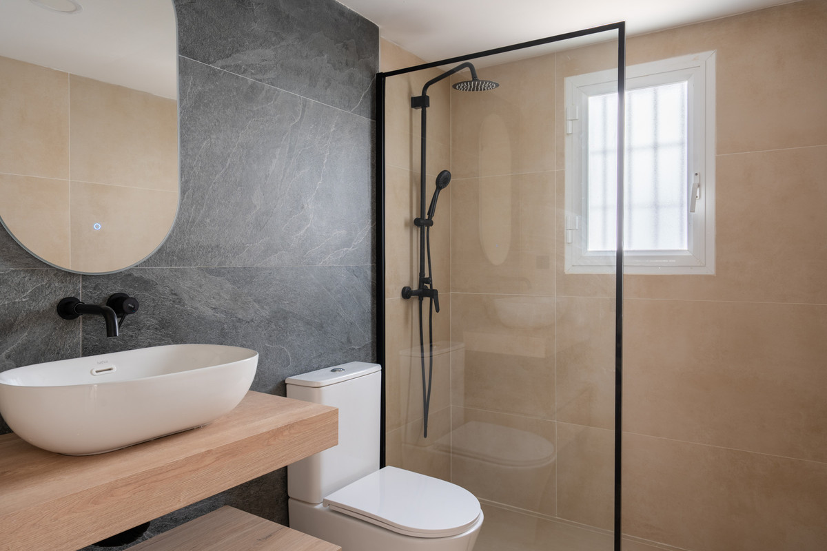 2 Bed Apartment for sale in La Quinta Costa Del Sol, Málaga, Spain