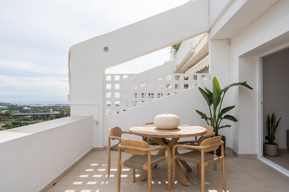 2 Bed Apartment for sale in La Quinta Costa Del Sol, Málaga, Spain