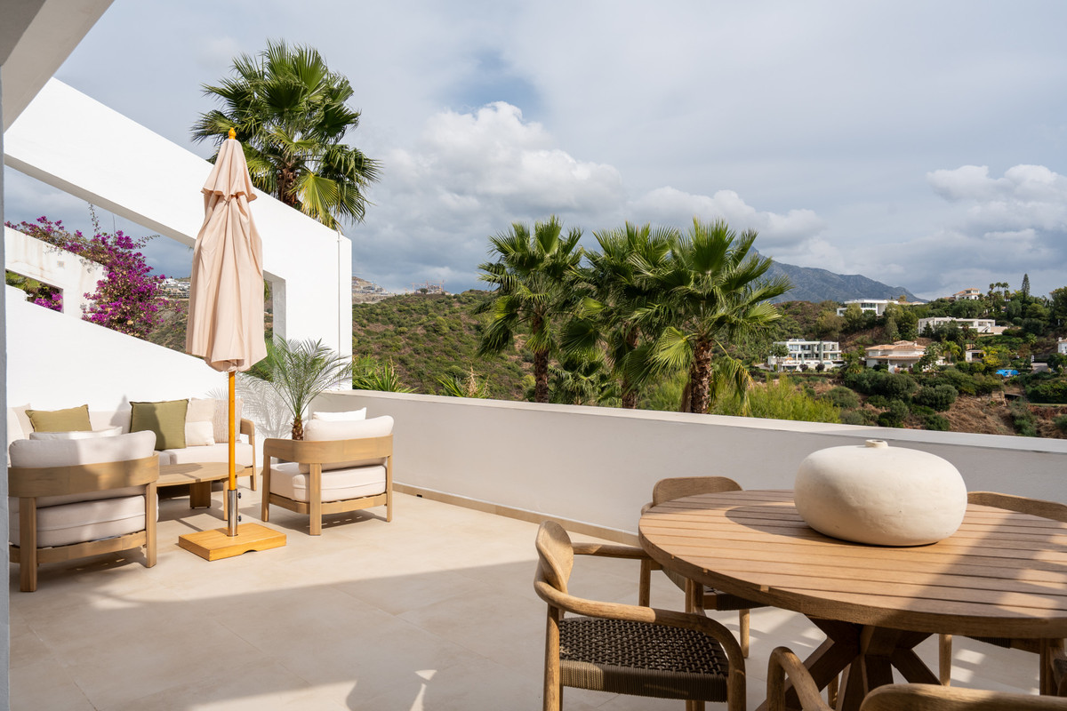 2 Bed Apartment for sale in La Quinta Costa Del Sol, Málaga, Spain