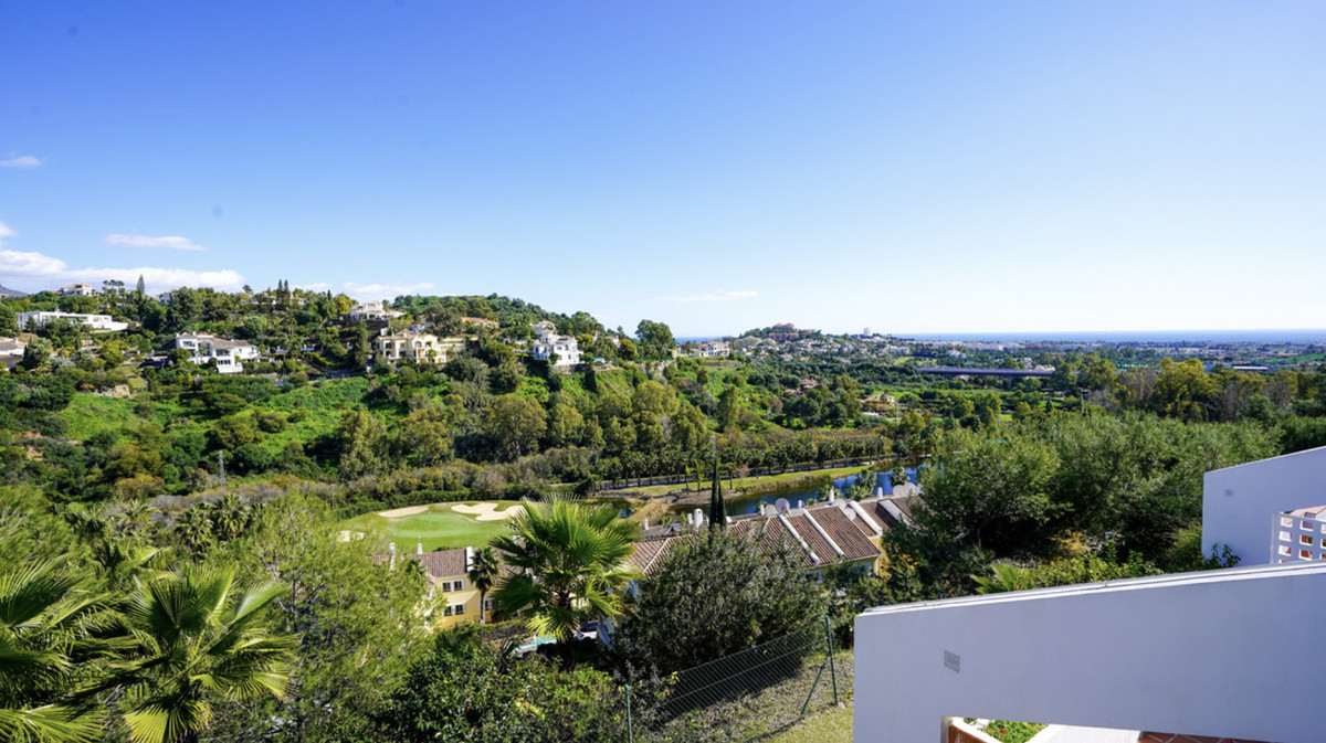 2 Bed Apartment for sale in La Quinta Costa Del Sol, Málaga, Spain