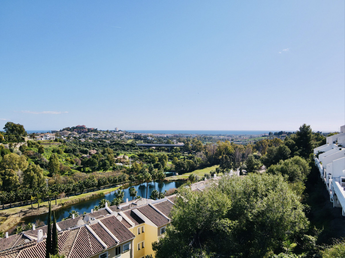 2 Bed Apartment for sale in La Quinta Costa Del Sol, Málaga, Spain