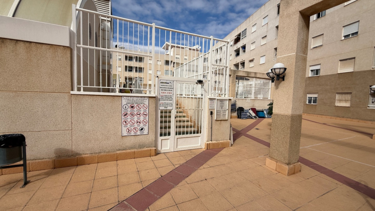 Se vende Apartamento Planta Baja de 2 dormitorios en Costa Blanca, Alicante, España
