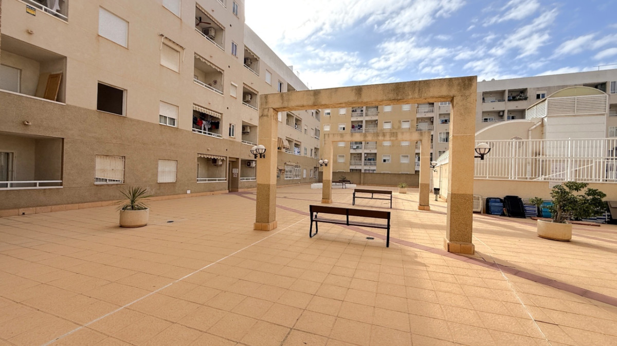 Se vende Apartamento Planta Baja de 2 dormitorios en Costa Blanca, Alicante, España