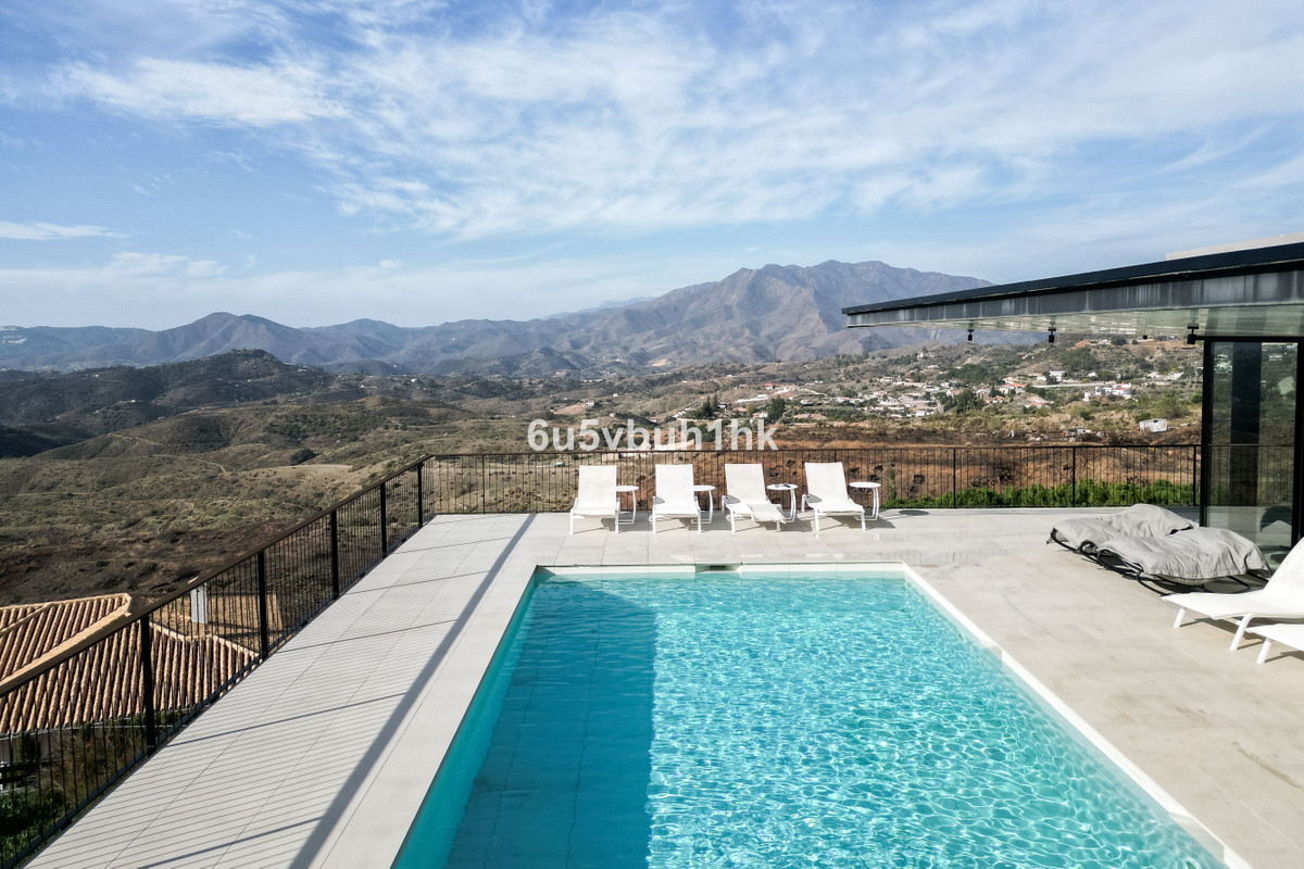 4 Bed Townhouse for sale in Valtocado Costa Del Sol, Málaga, Spain