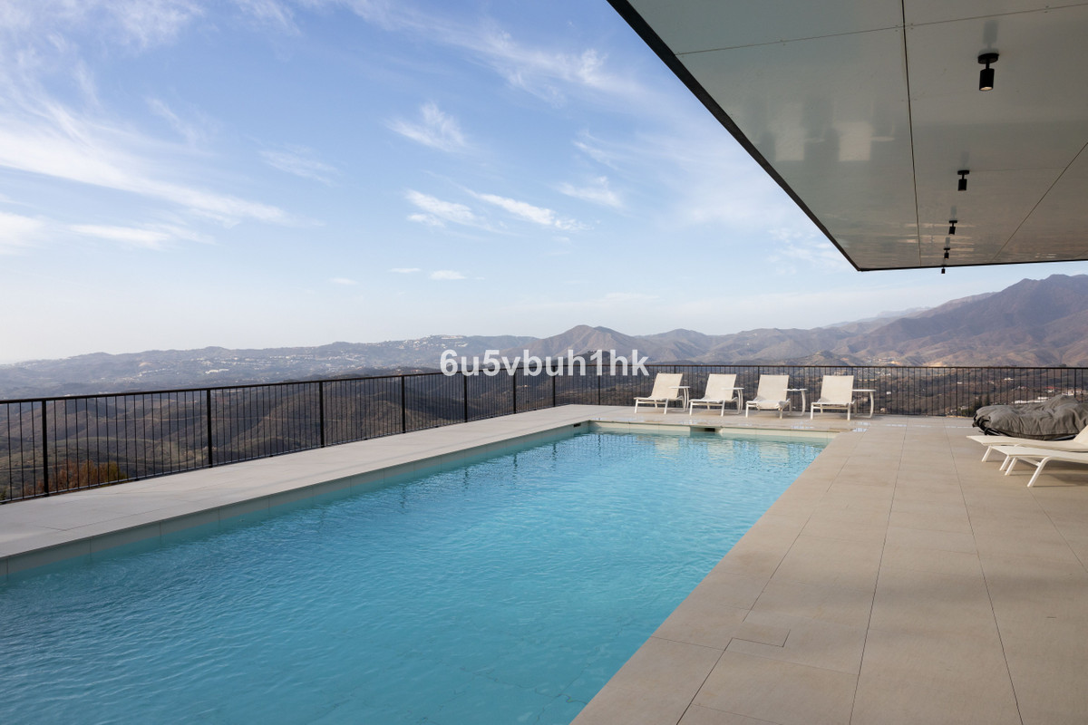 4 Bed Townhouse for sale in Valtocado Costa Del Sol, Málaga, Spain