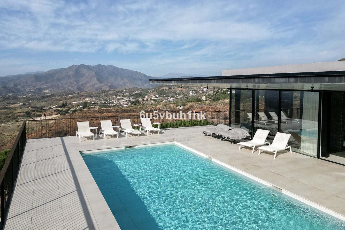 4 Bed Townhouse for sale in Valtocado Costa Del Sol, Málaga, Spain