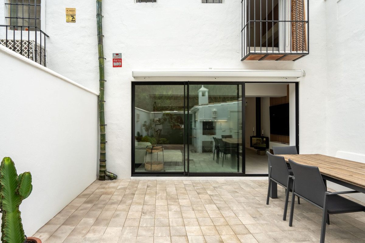 2 Bed Townhouse for sale in Marbella Costa Del Sol, Málaga, Spain
