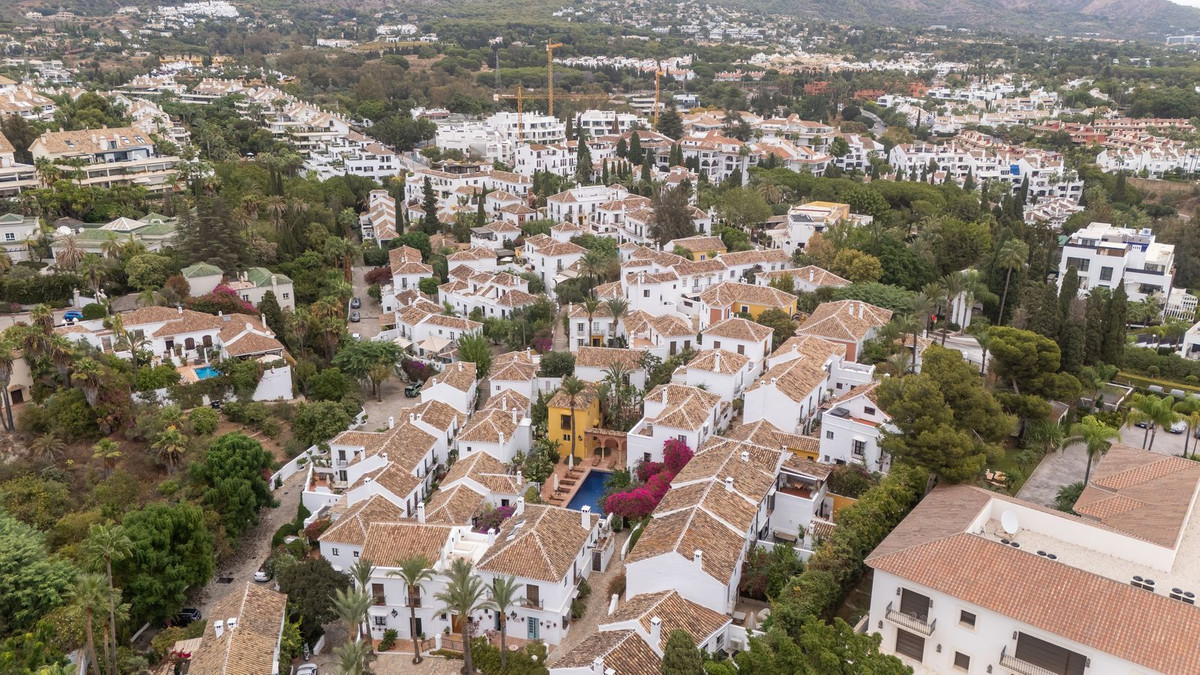 2 Bed Townhouse for sale in Marbella Costa Del Sol, Málaga, Spain