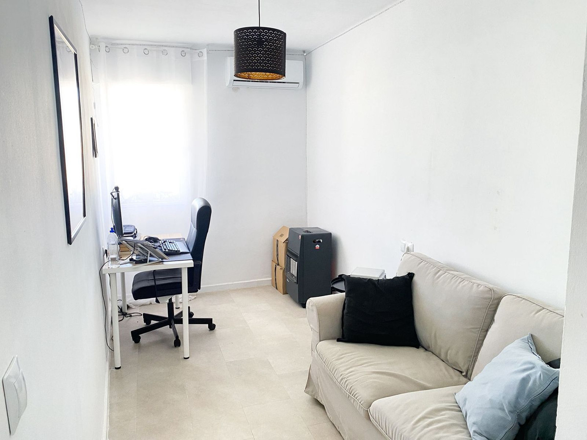 Se vende Apartamento Planta Media de 3 dormitorios en Costa Del Sol East, Málaga, España