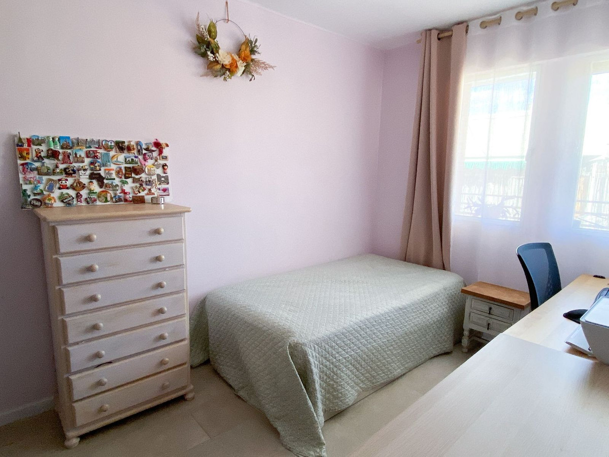 Se vende Apartamento Planta Media de 3 dormitorios en Costa Del Sol East, Málaga, España