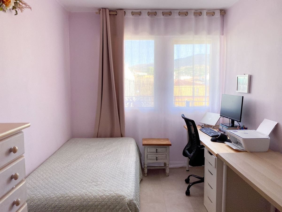 Se vende Apartamento Planta Media de 3 dormitorios en Costa Del Sol East, Málaga, España