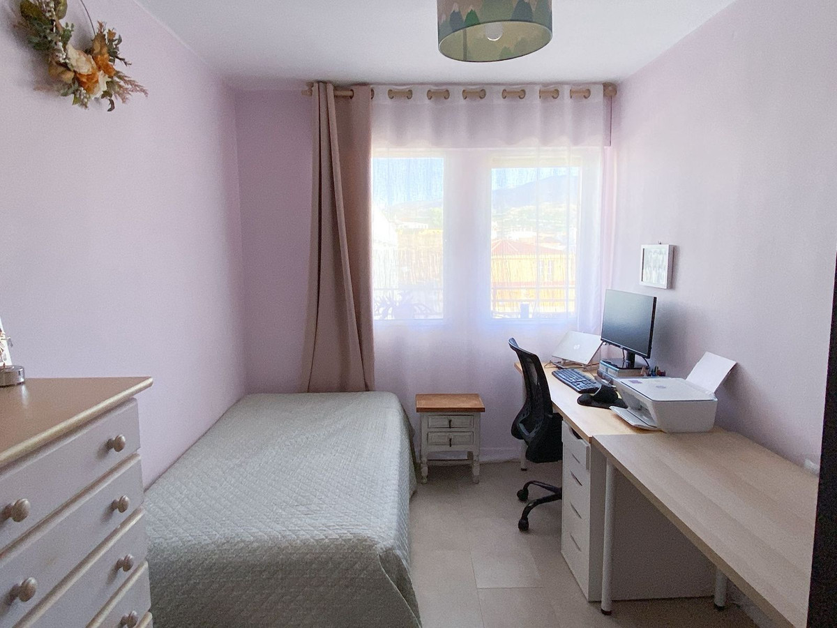 Se vende Apartamento Planta Media de 3 dormitorios en Costa Del Sol East, Málaga, España
