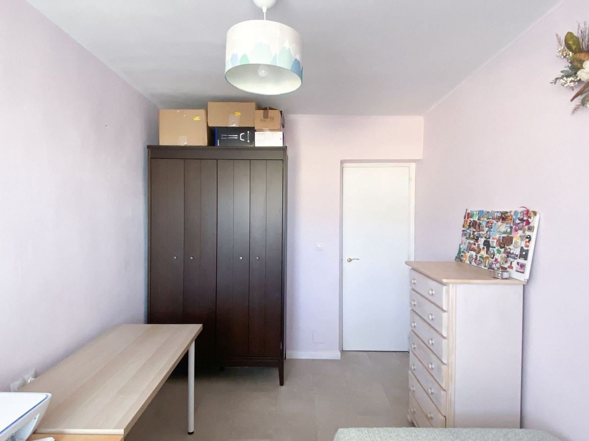 Se vende Apartamento Planta Media de 3 dormitorios en Costa Del Sol East, Málaga, España