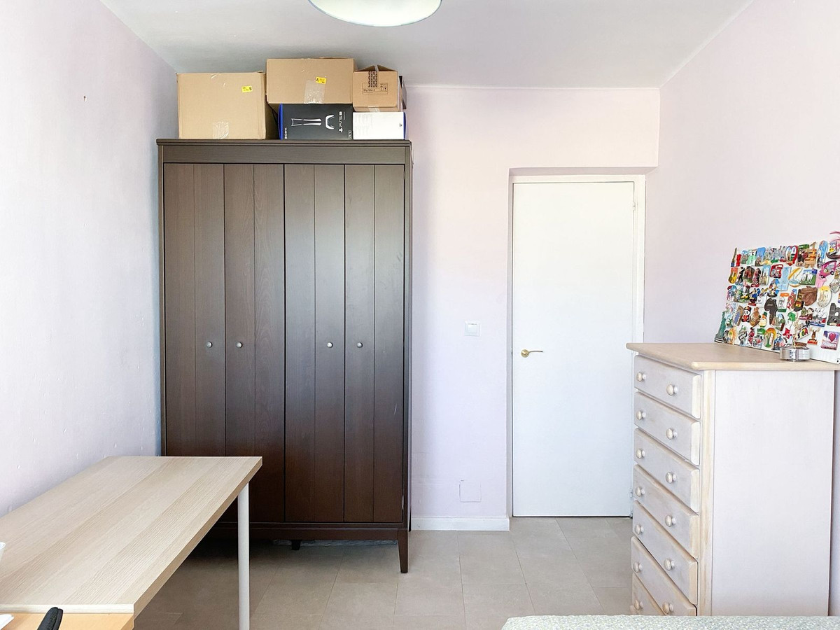 Se vende Apartamento Planta Media de 3 dormitorios en Costa Del Sol East, Málaga, España
