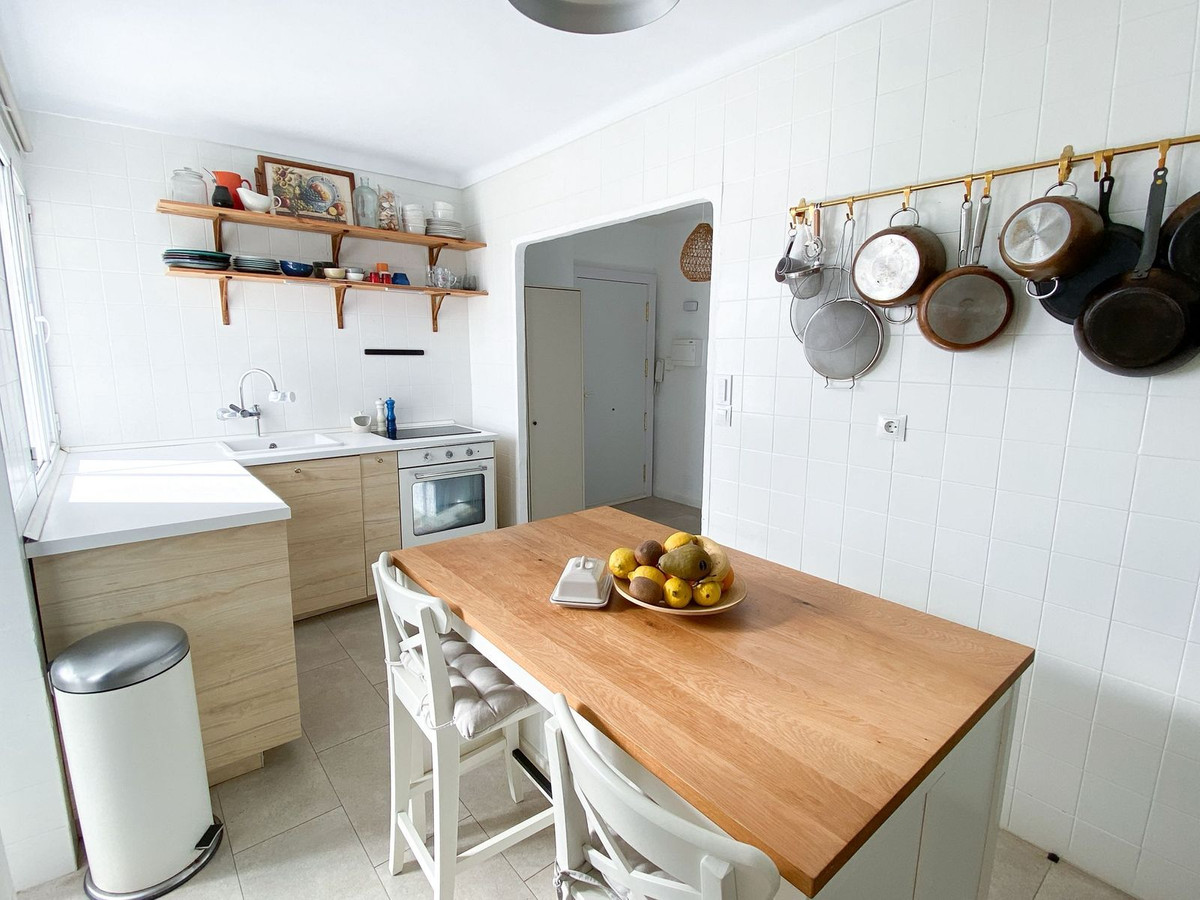 Se vende Apartamento Planta Media de 3 dormitorios en Costa Del Sol East, Málaga, España