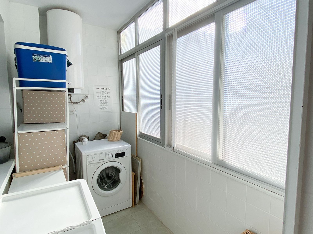 Se vende Apartamento Planta Media de 3 dormitorios en Costa Del Sol East, Málaga, España