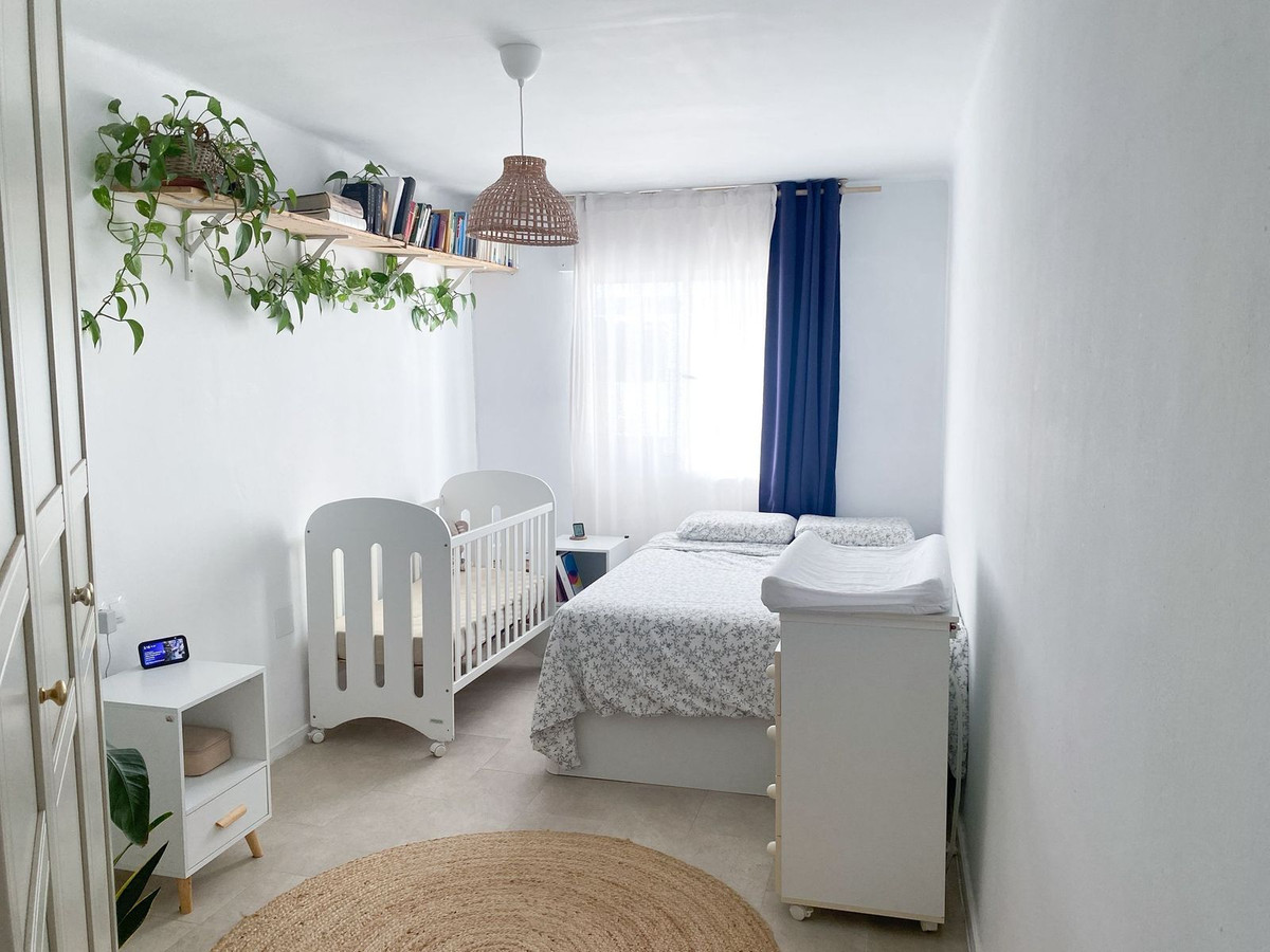 Se vende Apartamento Planta Media de 3 dormitorios en Costa Del Sol East, Málaga, España