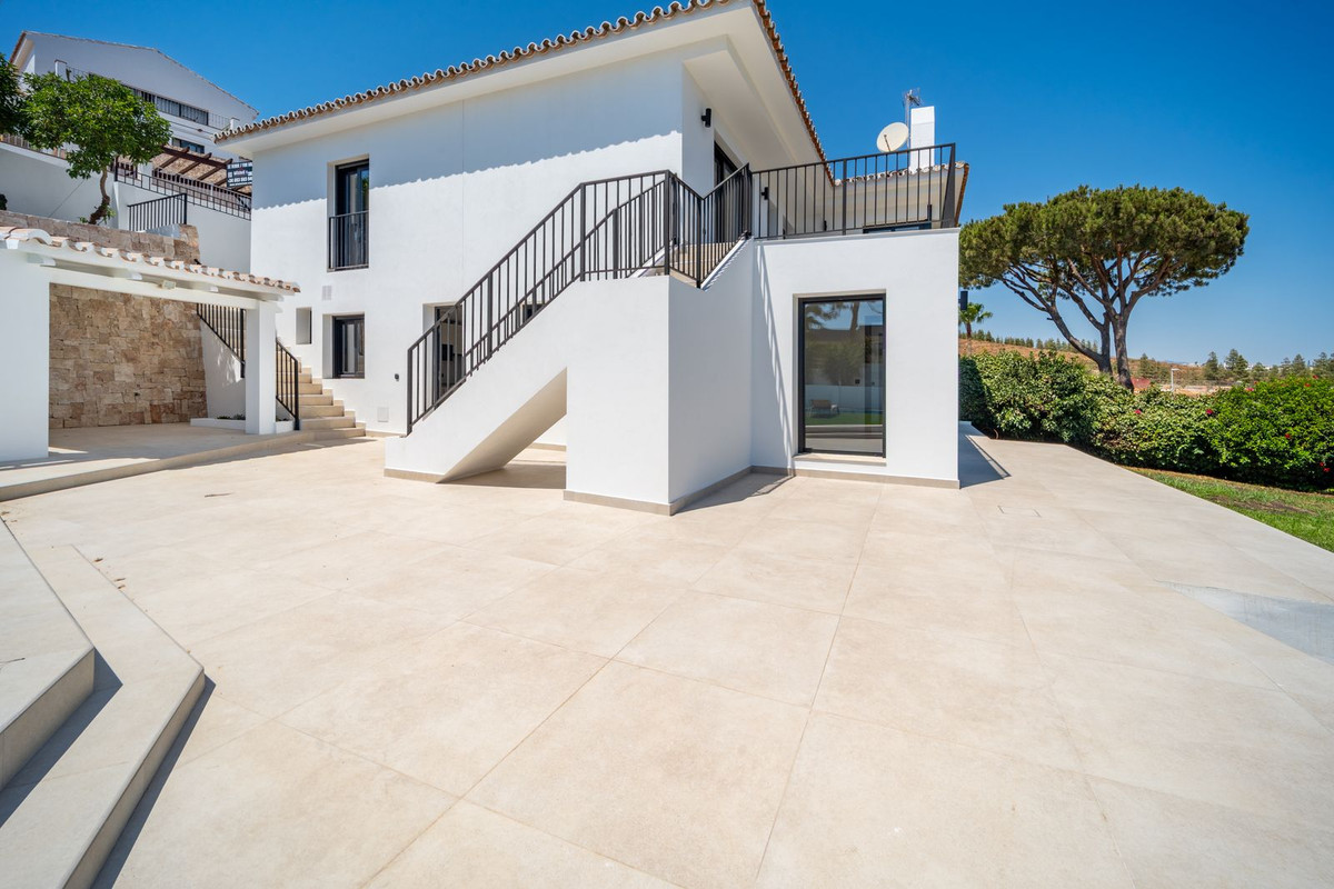 5 Bed Townhouse for sale in La Cala De Mijas Costa Del Sol, Málaga, Spain