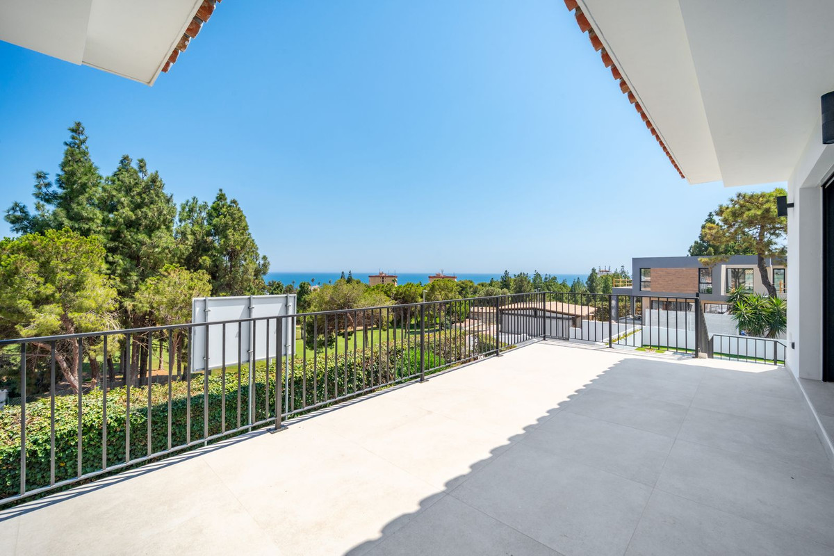 5 Bed Townhouse for sale in La Cala De Mijas Costa Del Sol, Málaga, Spain