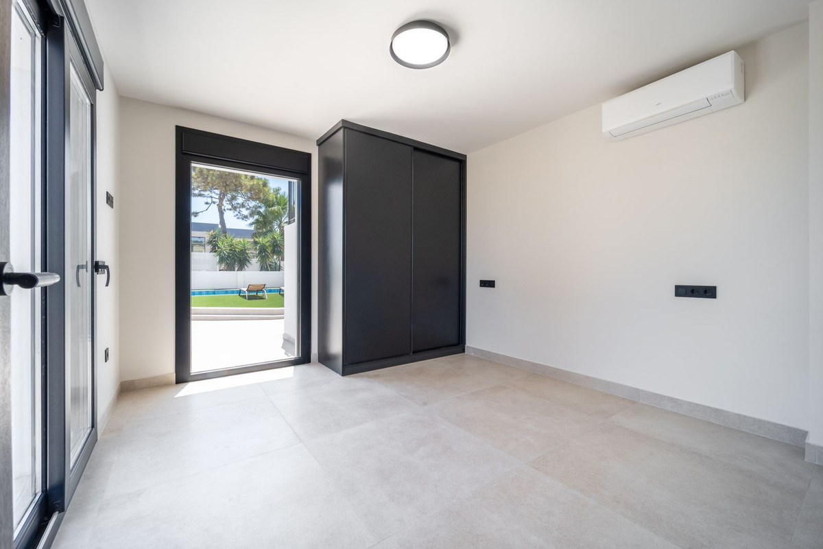 5 Bed Townhouse for sale in La Cala De Mijas Costa Del Sol, Málaga, Spain