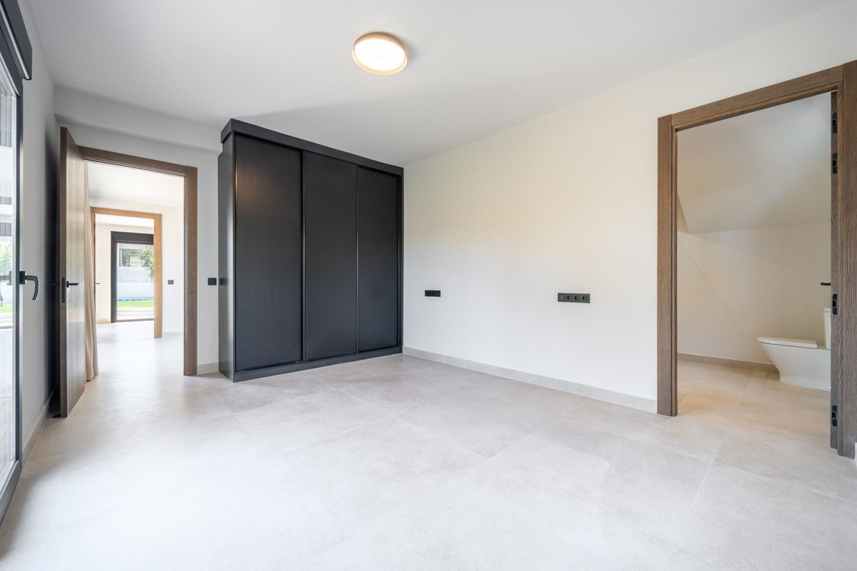 5 Bed Townhouse for sale in La Cala De Mijas Costa Del Sol, Málaga, Spain