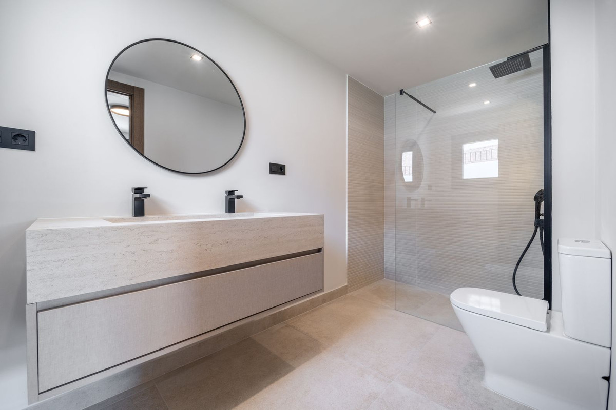 5 Bed Townhouse for sale in La Cala De Mijas Costa Del Sol, Málaga, Spain