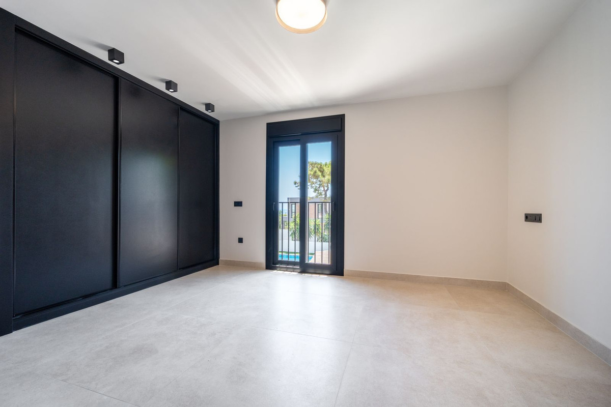 5 Bed Townhouse for sale in La Cala De Mijas Costa Del Sol, Málaga, Spain