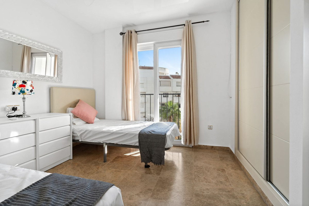 Se vende Apartamento Planta Media de 3 dormitorios en Costa Del Sol, Málaga, España