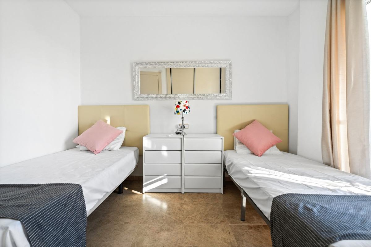 Se vende Apartamento Planta Media de 3 dormitorios en Costa Del Sol, Málaga, España