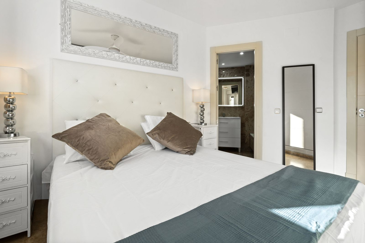Se vende Apartamento Planta Media de 3 dormitorios en Costa Del Sol, Málaga, España