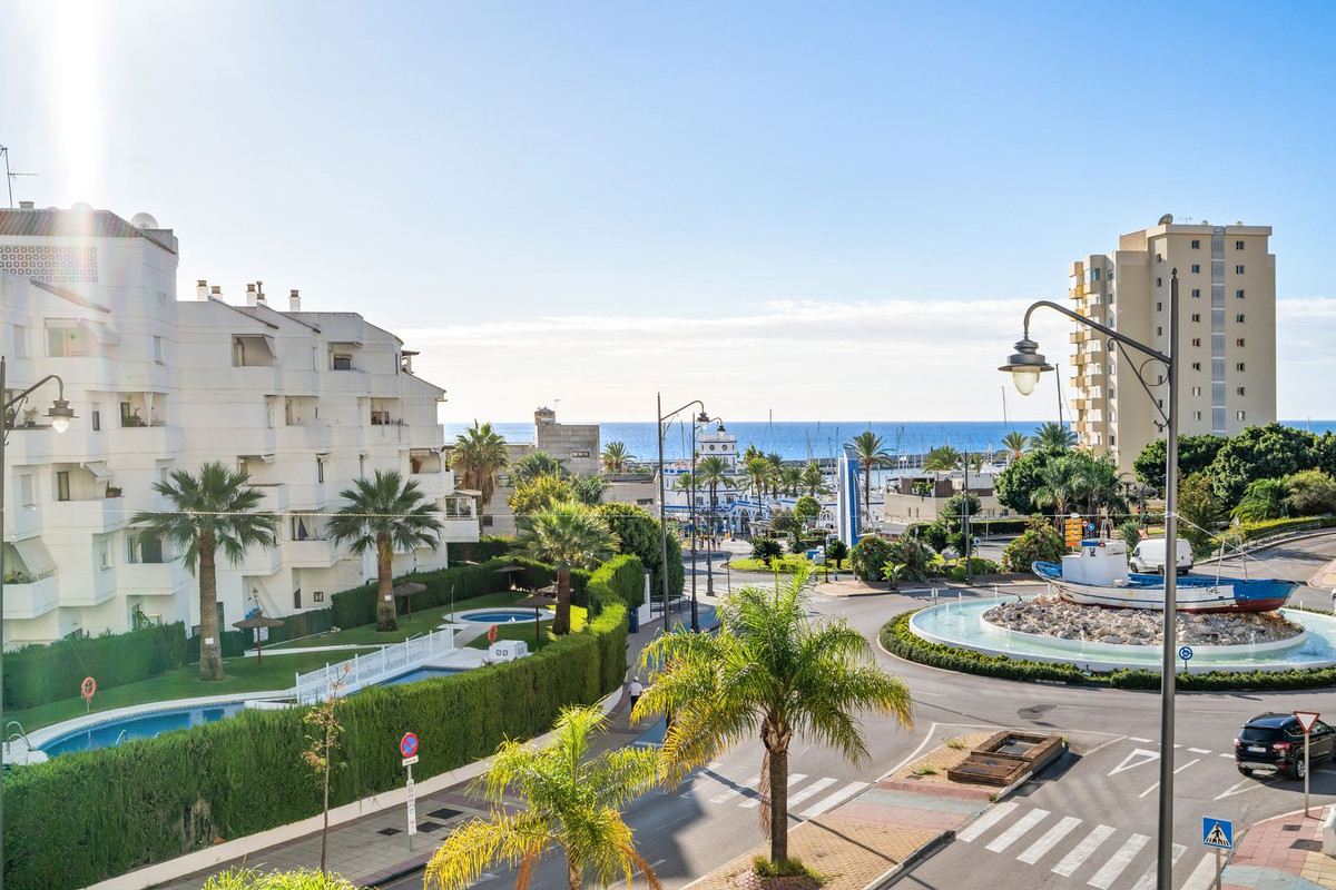 Se vende Apartamento Planta Media de 3 dormitorios en Costa Del Sol, Málaga, España