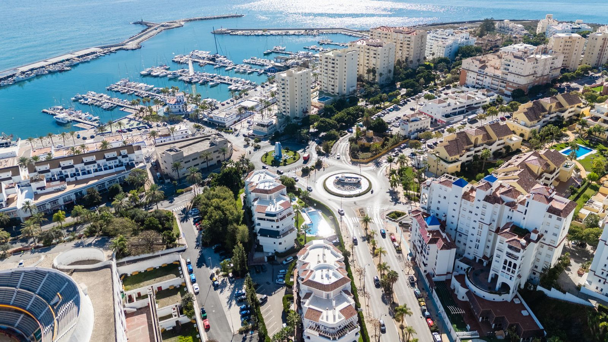 Se vende Apartamento Planta Media de 3 dormitorios en Costa Del Sol, Málaga, España
