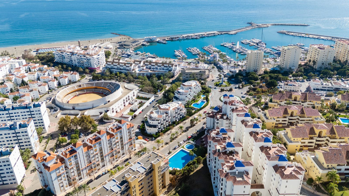 Se vende Apartamento Planta Media de 3 dormitorios en Costa Del Sol, Málaga, España