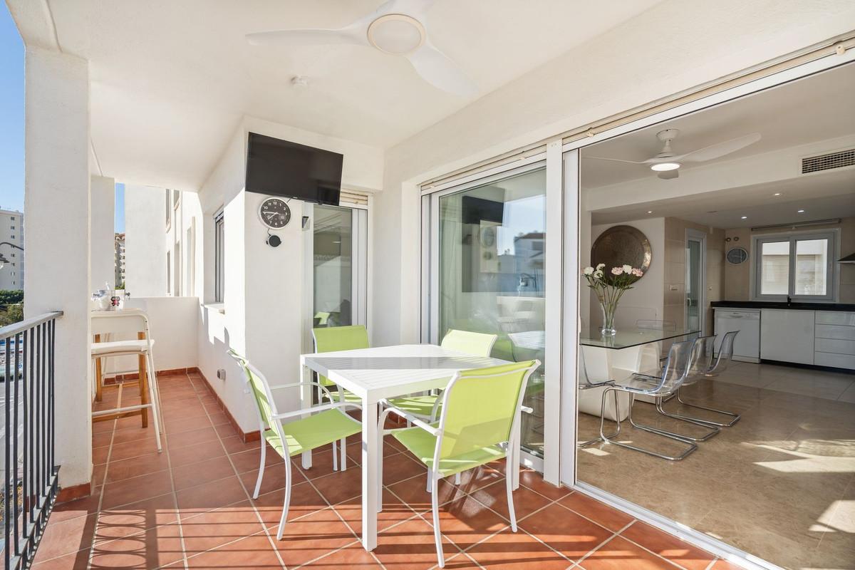 Se vende Apartamento Planta Media de 3 dormitorios en Costa Del Sol, Málaga, España