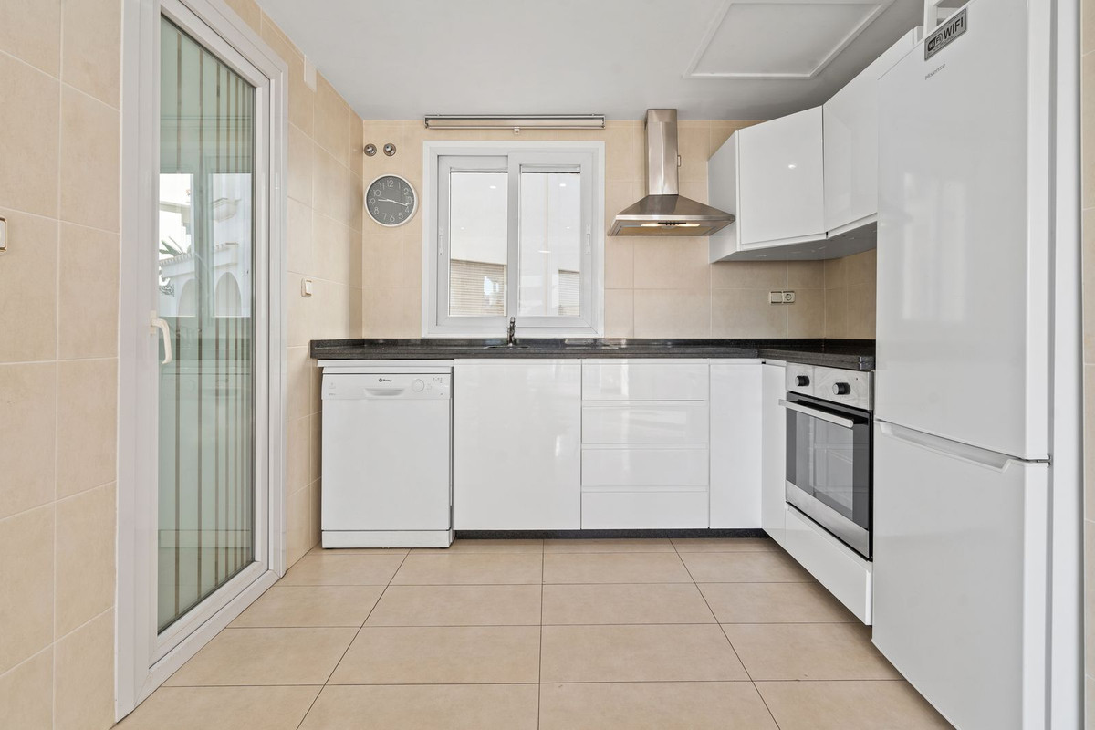 Se vende Apartamento Planta Media de 3 dormitorios en Costa Del Sol, Málaga, España