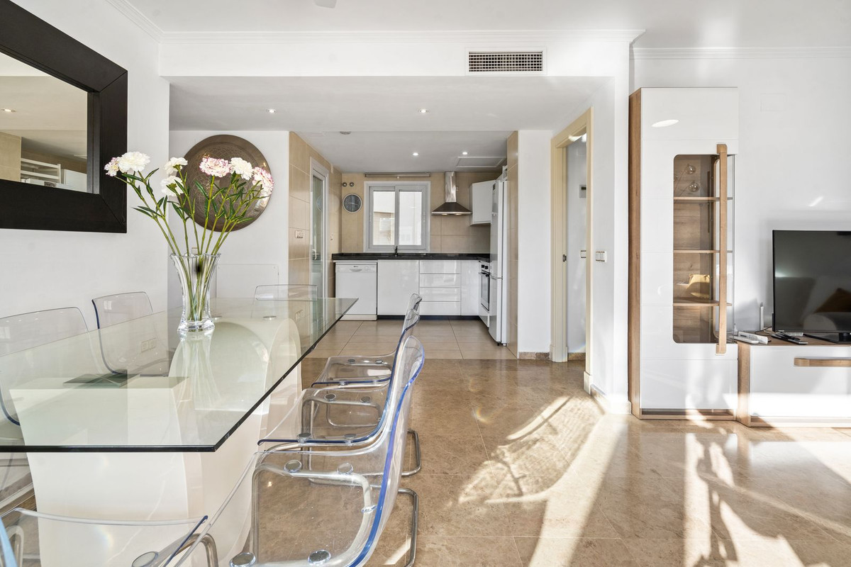 Se vende Apartamento Planta Media de 3 dormitorios en Costa Del Sol, Málaga, España