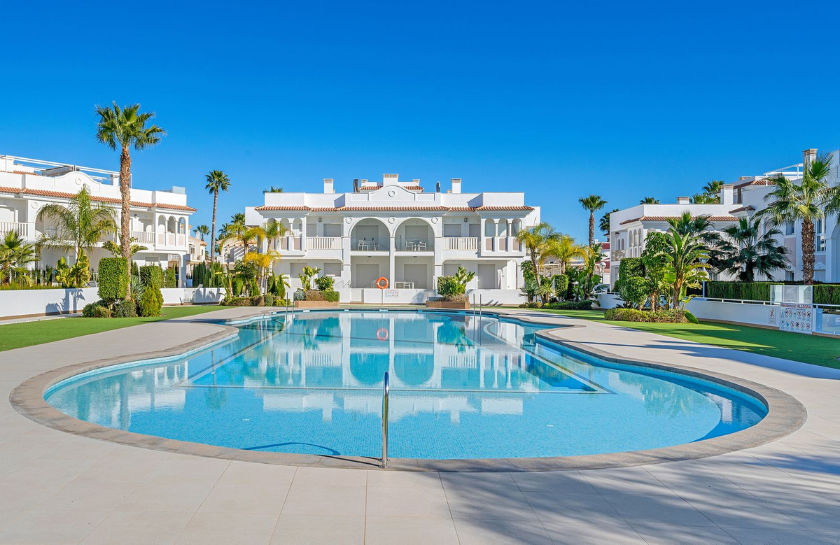 Se vende Ático de 2 dormitorios en Costa Blanca, Alicante, España