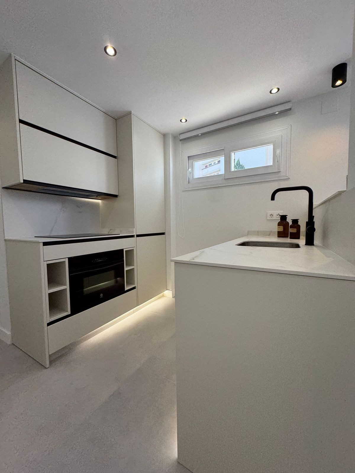 1 Bed Apartment for sale in Marbella Costa Del Sol, Málaga, Spain