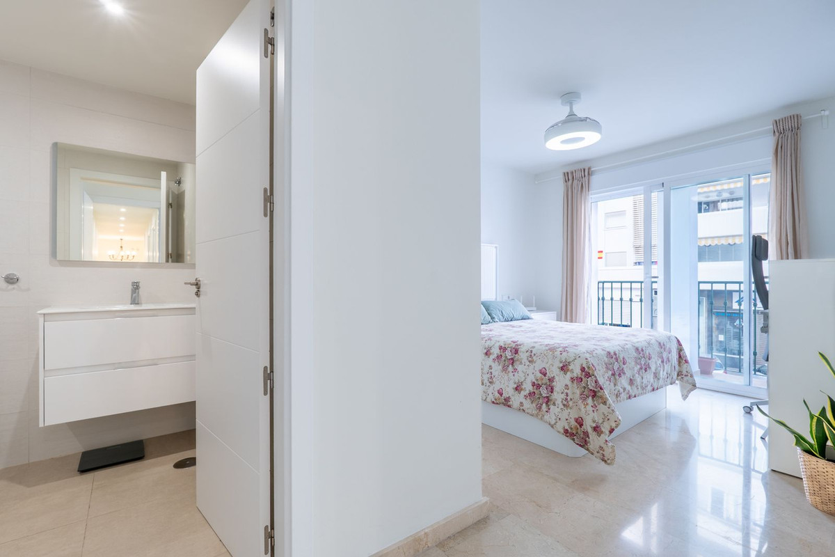 3 Bed Apartment for sale in Fuengirola Costa Del Sol, Málaga, Spain