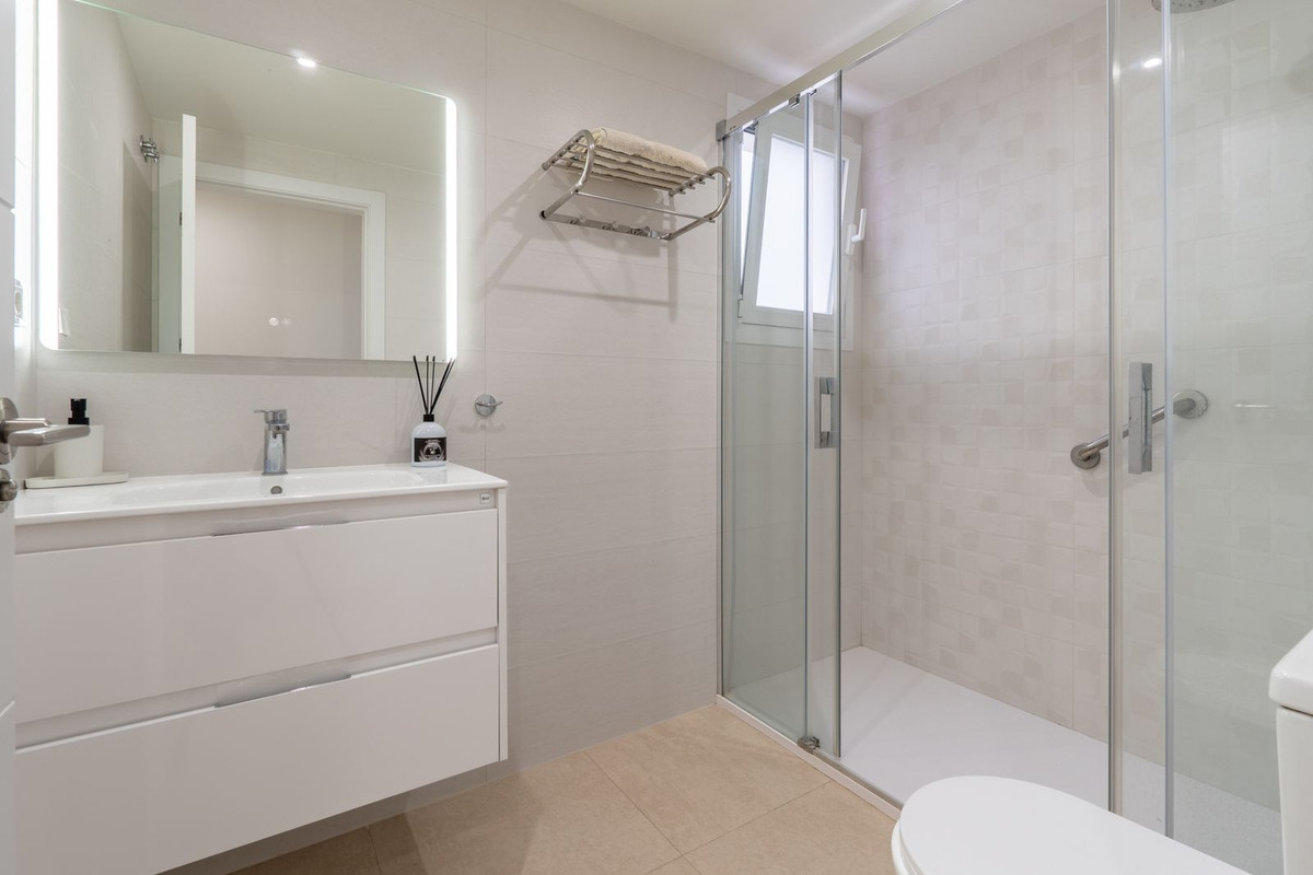 3 Bed Apartment for sale in Fuengirola Costa Del Sol, Málaga, Spain