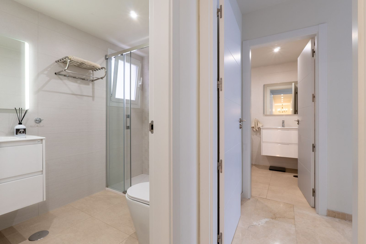 3 Bed Apartment for sale in Fuengirola Costa Del Sol, Málaga, Spain