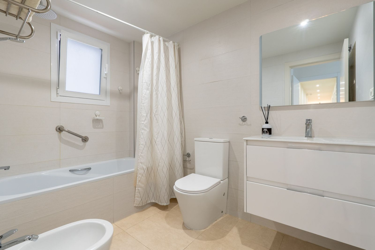 3 Bed Apartment for sale in Fuengirola Costa Del Sol, Málaga, Spain