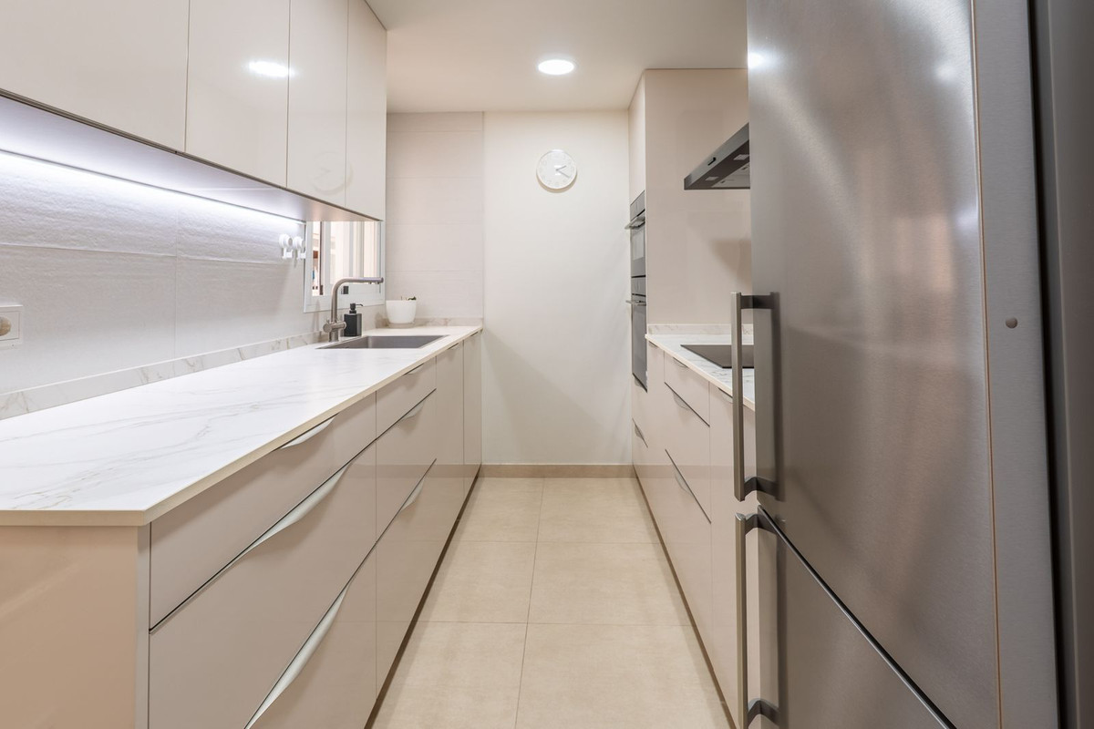 3 Bed Apartment for sale in Fuengirola Costa Del Sol, Málaga, Spain