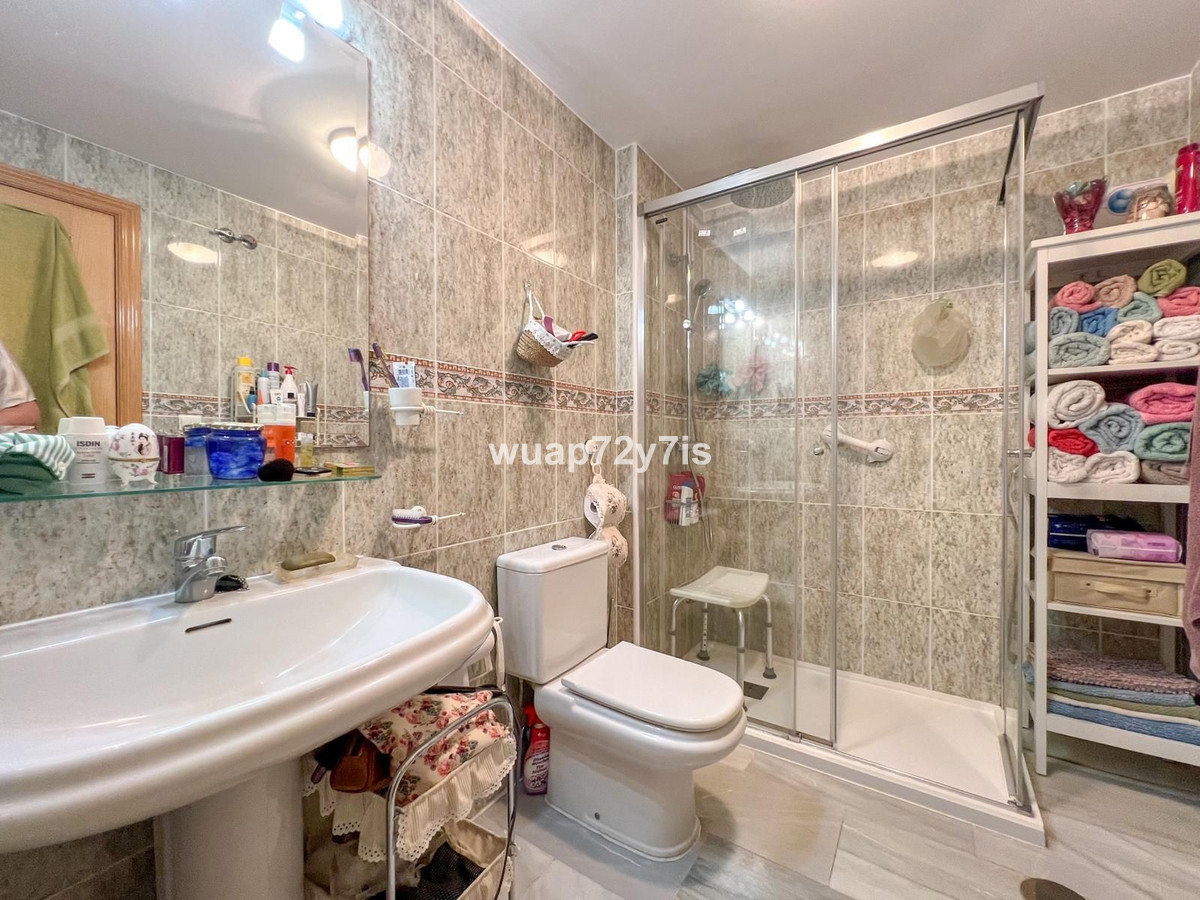 Se vende Apartamento Planta Media de 2 dormitorios en Costa Del Sol, Málaga, España