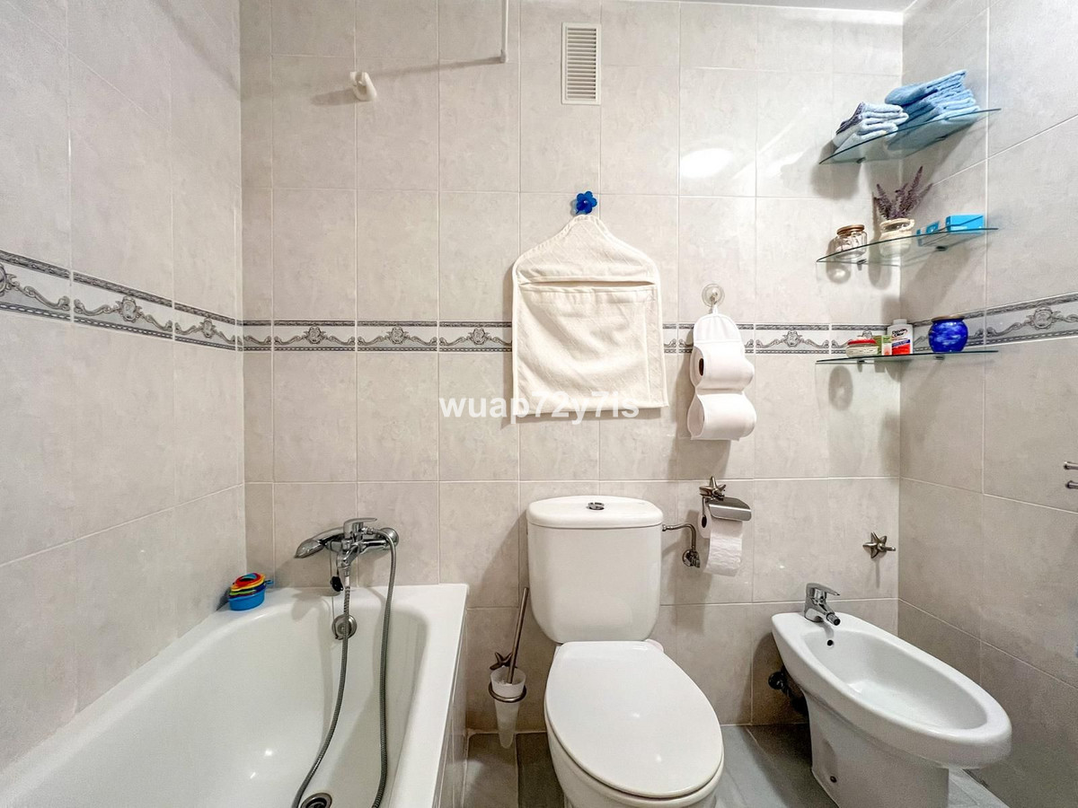 Se vende Apartamento Planta Media de 2 dormitorios en Costa Del Sol, Málaga, España