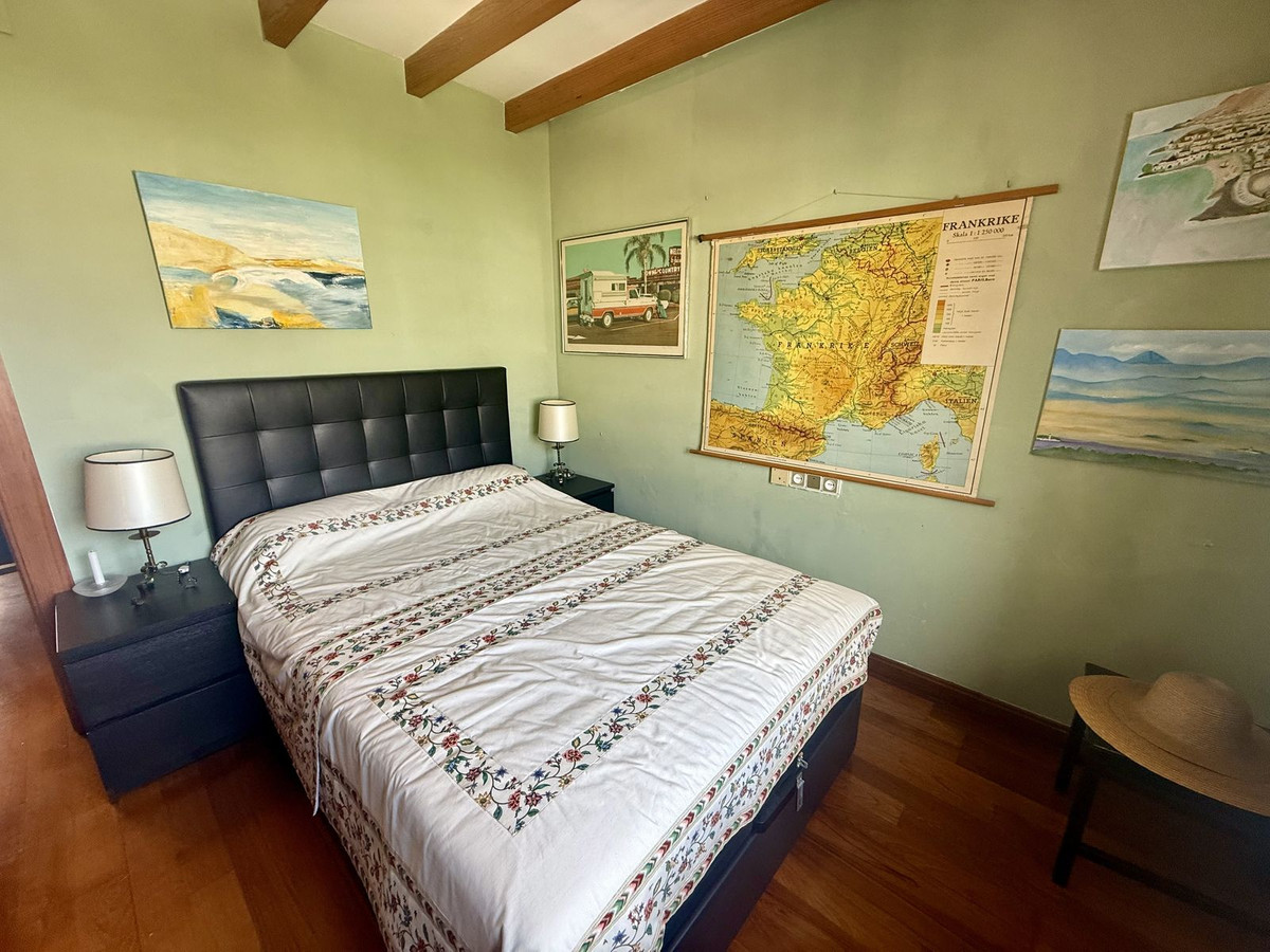 Se vende Apartamento en Planta Última de 2 dormitorios en Costa Del Sol East, Málaga, España