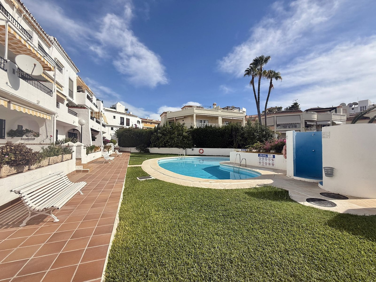 Se vende Apartamento en Planta Última de 2 dormitorios en Costa Del Sol East, Málaga, España